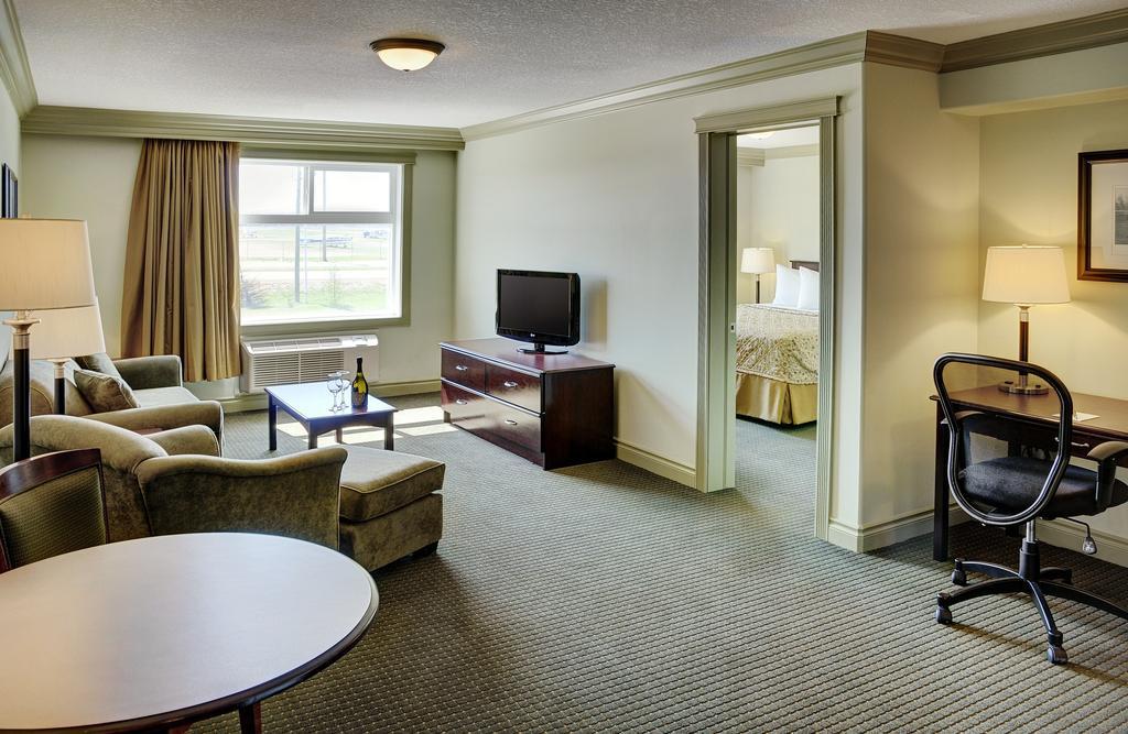 Chateau Nova Hotel Fort Mcmurray Ruang foto