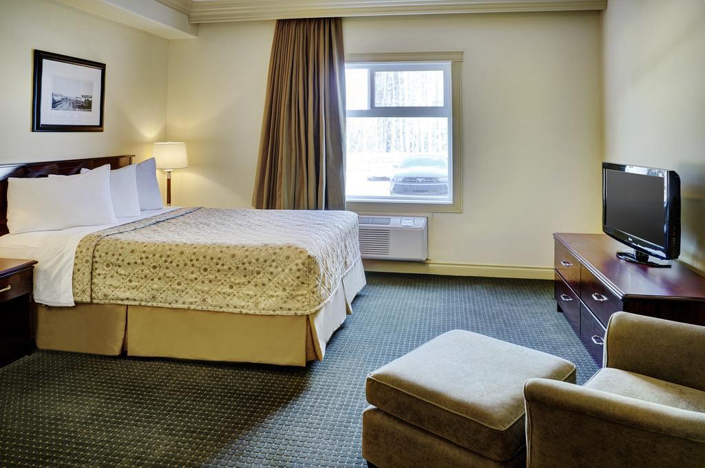 Chateau Nova Hotel Fort Mcmurray Ruang foto