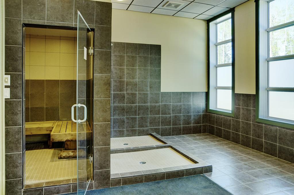 Chateau Nova Hotel Fort Mcmurray Bagian luar foto