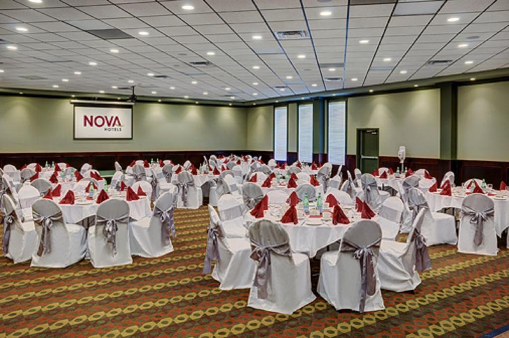 Chateau Nova Hotel Fort Mcmurray Bagian luar foto