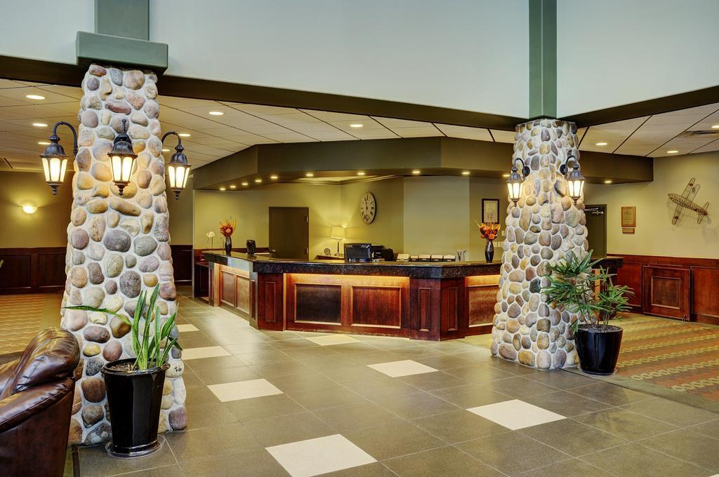 Chateau Nova Hotel Fort Mcmurray Bagian luar foto