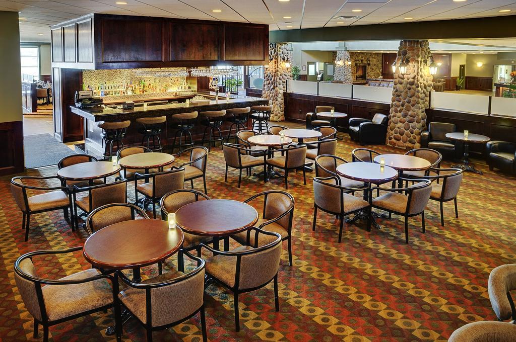 Chateau Nova Hotel Fort Mcmurray Bagian luar foto