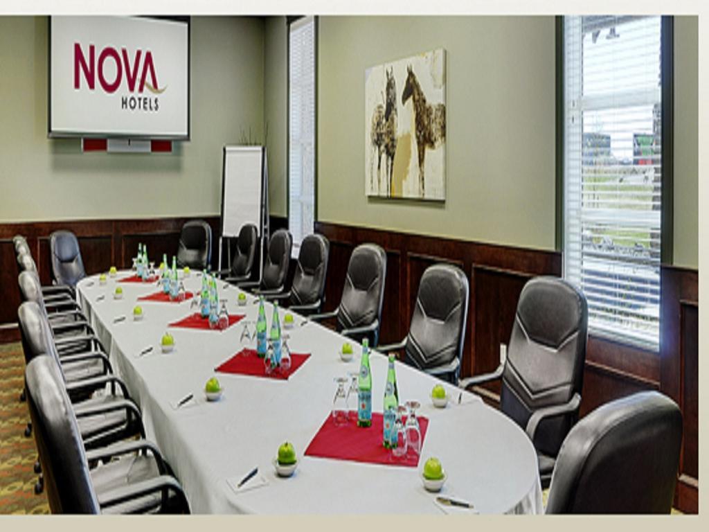 Chateau Nova Hotel Fort Mcmurray Bagian luar foto