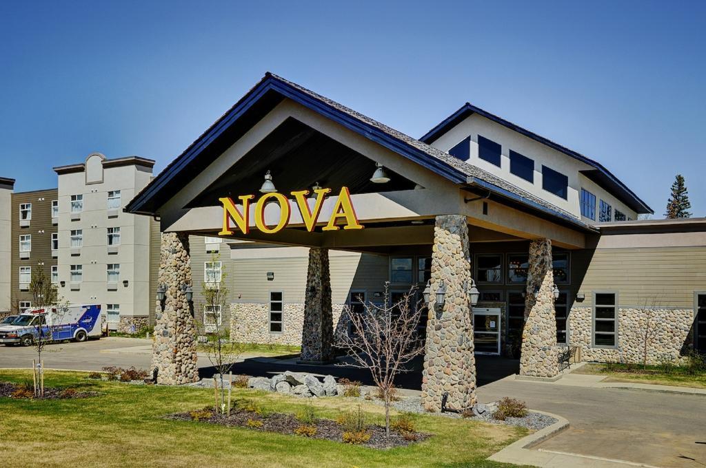 Chateau Nova Hotel Fort Mcmurray Bagian luar foto