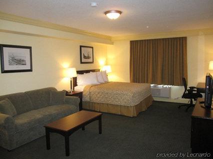 Chateau Nova Hotel Fort Mcmurray Ruang foto