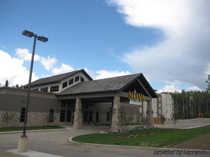 Chateau Nova Hotel Fort Mcmurray Bagian luar foto